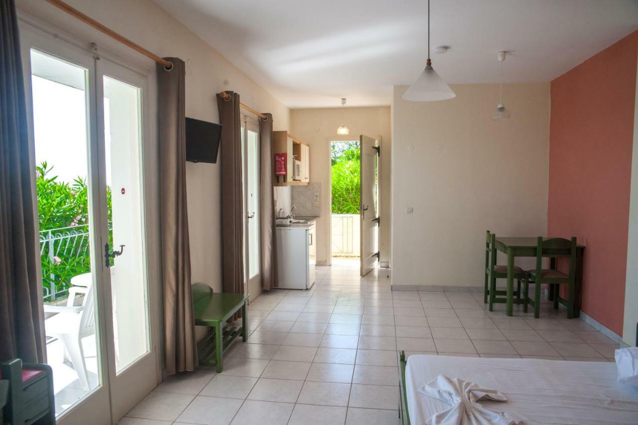 Mouikis Sun Village Aparthotel 3*