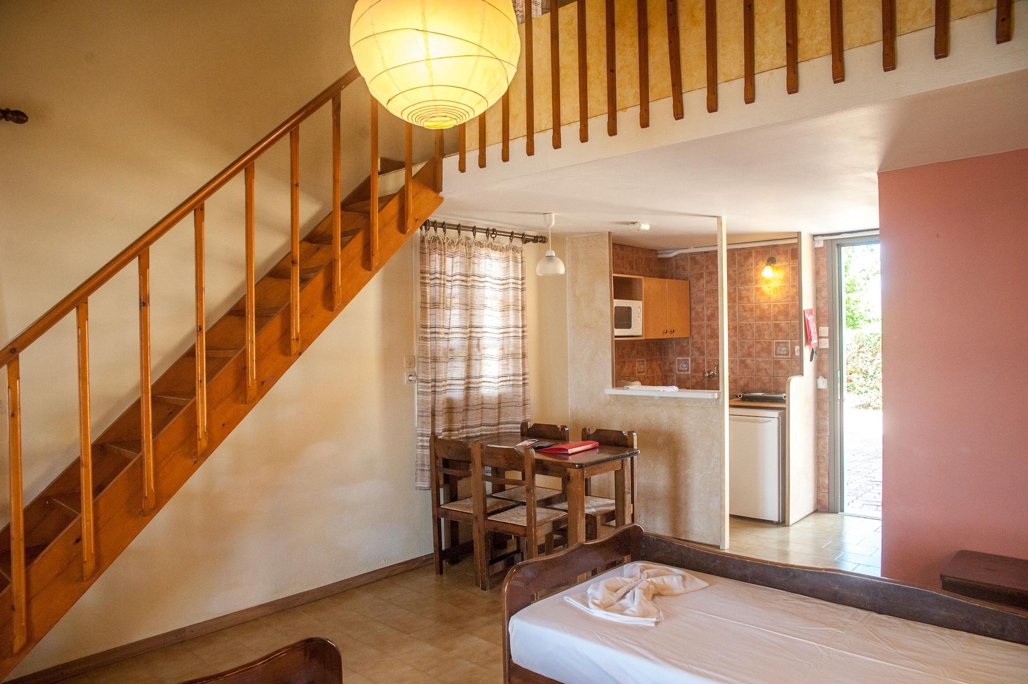 Aparthotel Mouikis Sun Village